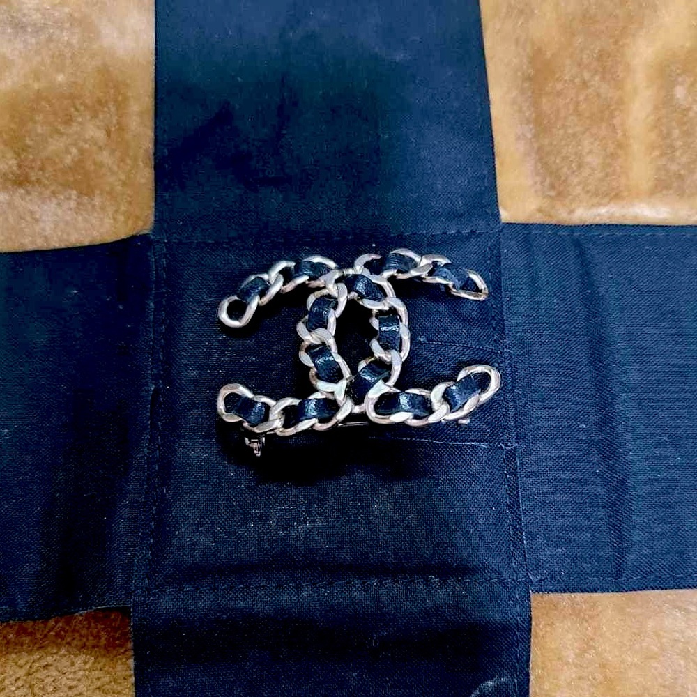 AUTHENTIC CHANEL CC Logo PIN BROOCH Gold Black Leather Huge New 2019